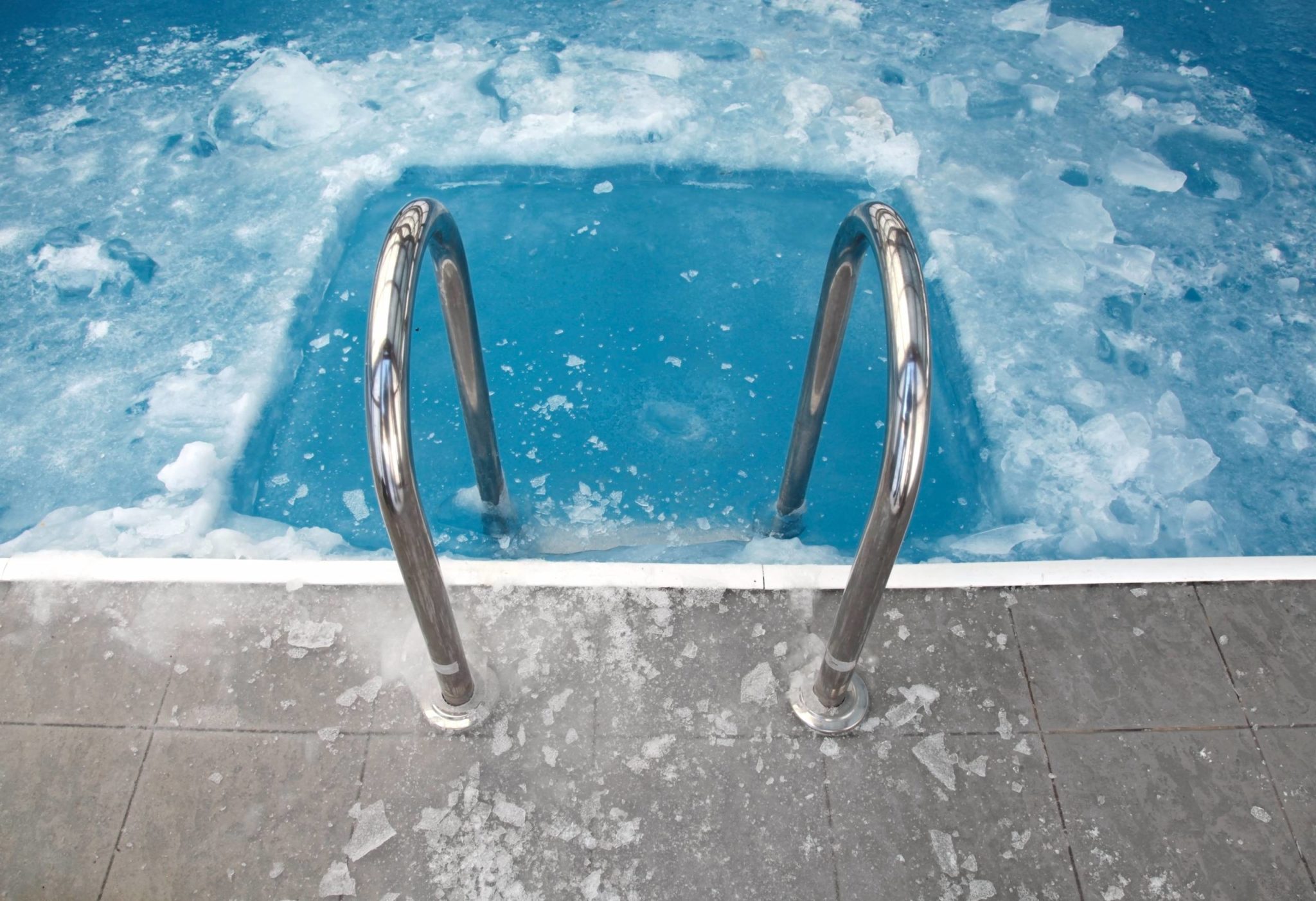 Pourquoi l’hivernage d’une piscine est indispensable ?